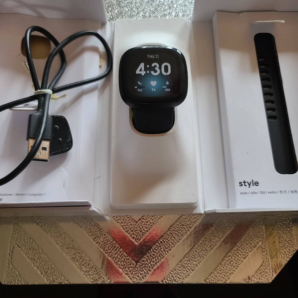 Fitbit versa 3 smartwatch fitness tracker like new